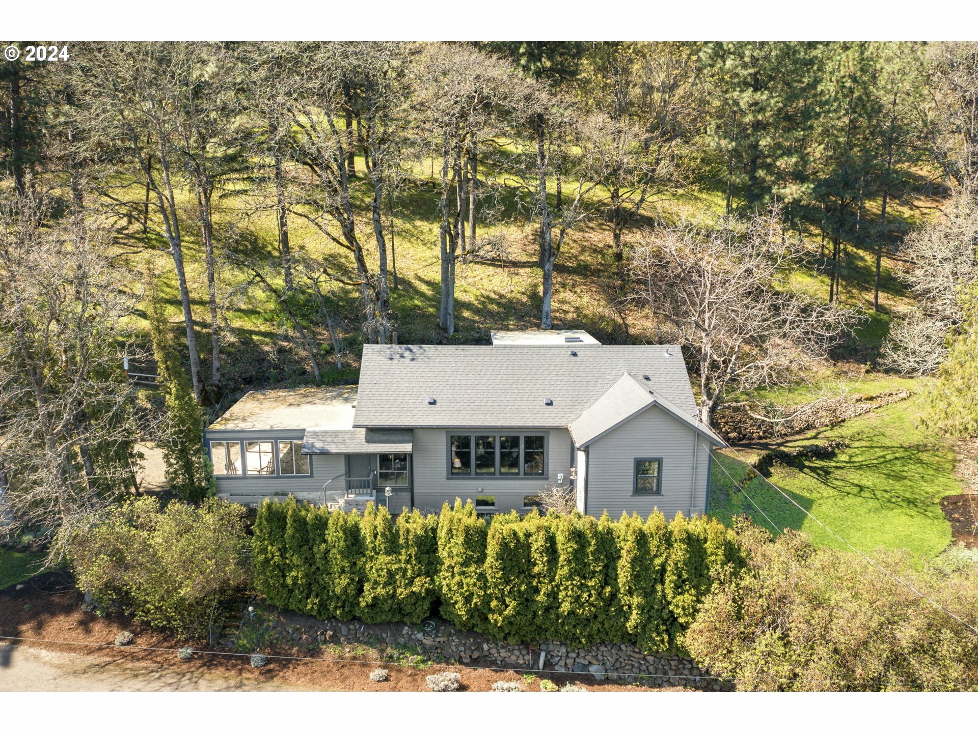 Property Photo:  507 Mosier Creek Rd  OR 97040 