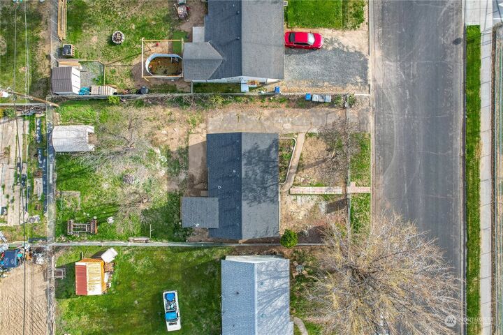 Property Photo: 768 S Fairbanks Drive WA 98837