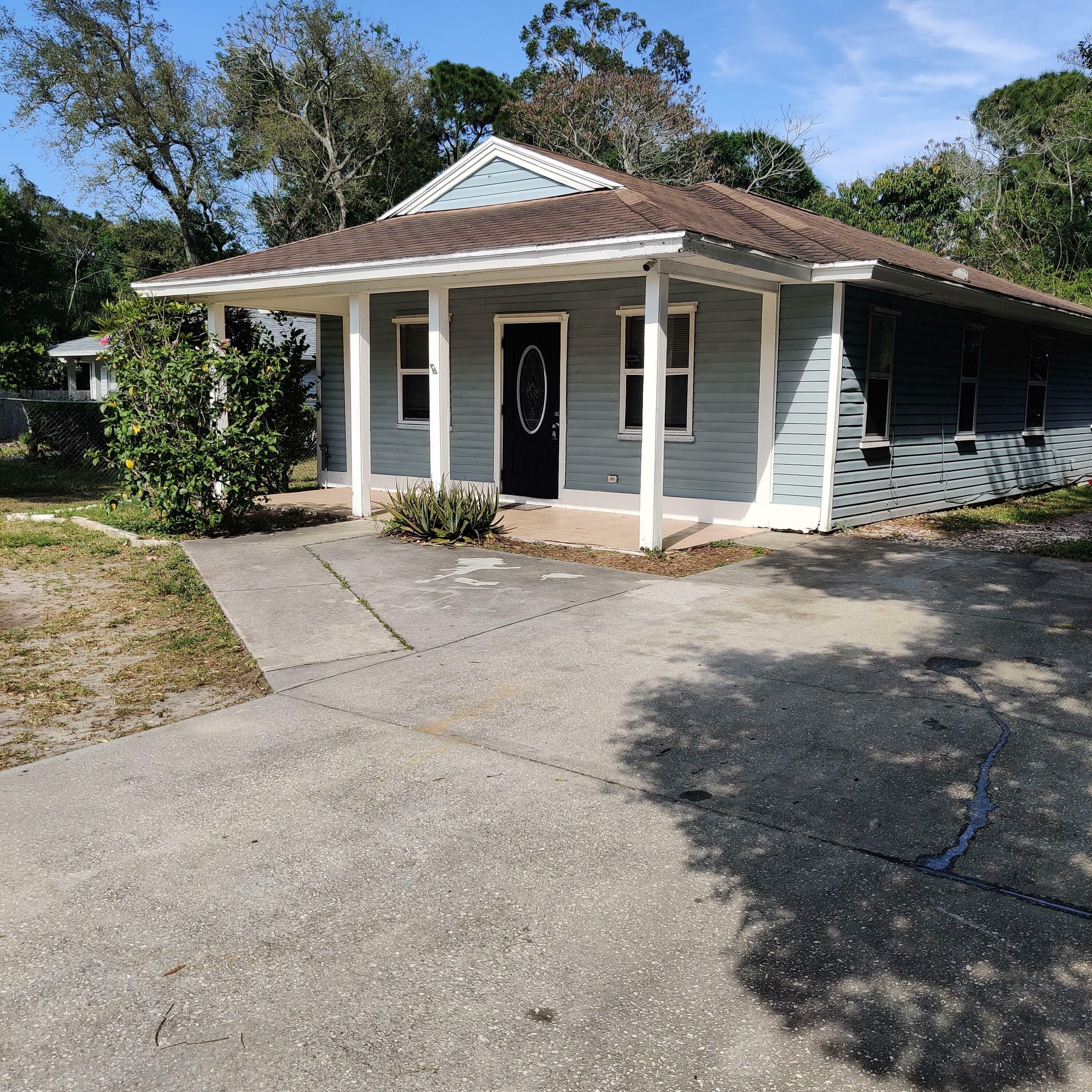 Property Photo:  606 S 23rd Street  FL 34950 