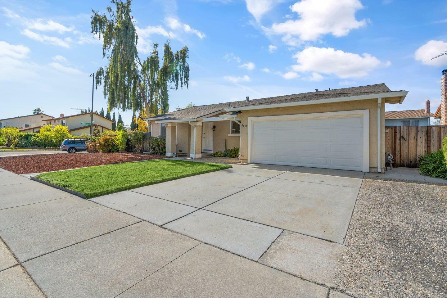 Property Photo:  2001 Ensign Way  CA 95133 