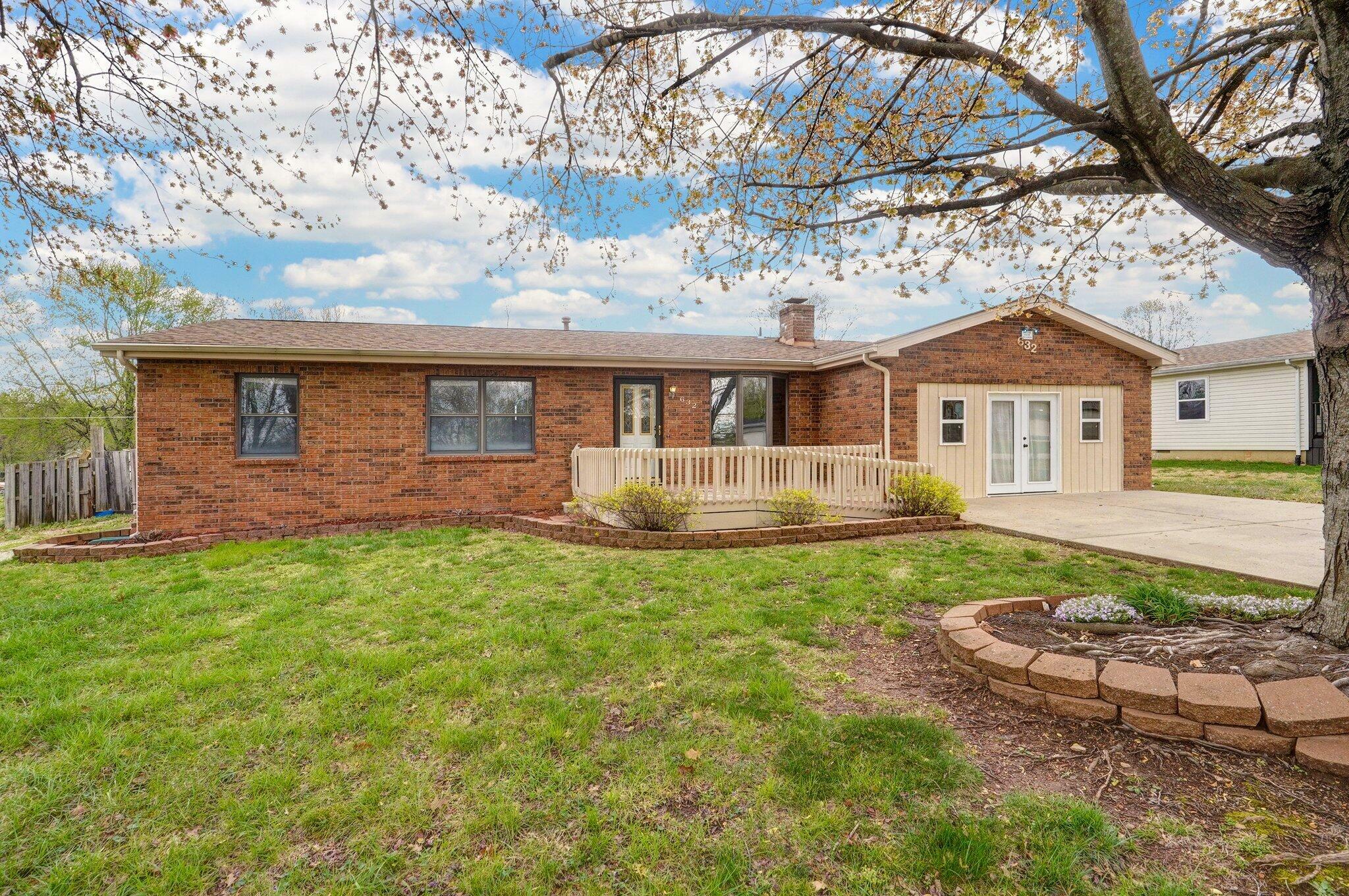 Property Photo: 632 Pershing Street MO 65781
