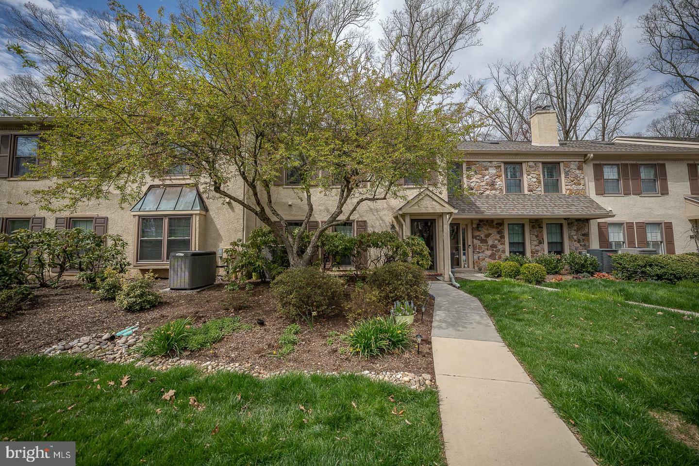 Property Photo: 902 Weatherstone Drive PA 19301