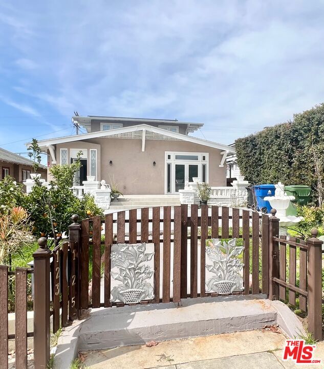 Property Photo:  123  S Hobart Blvd  CA 90004 