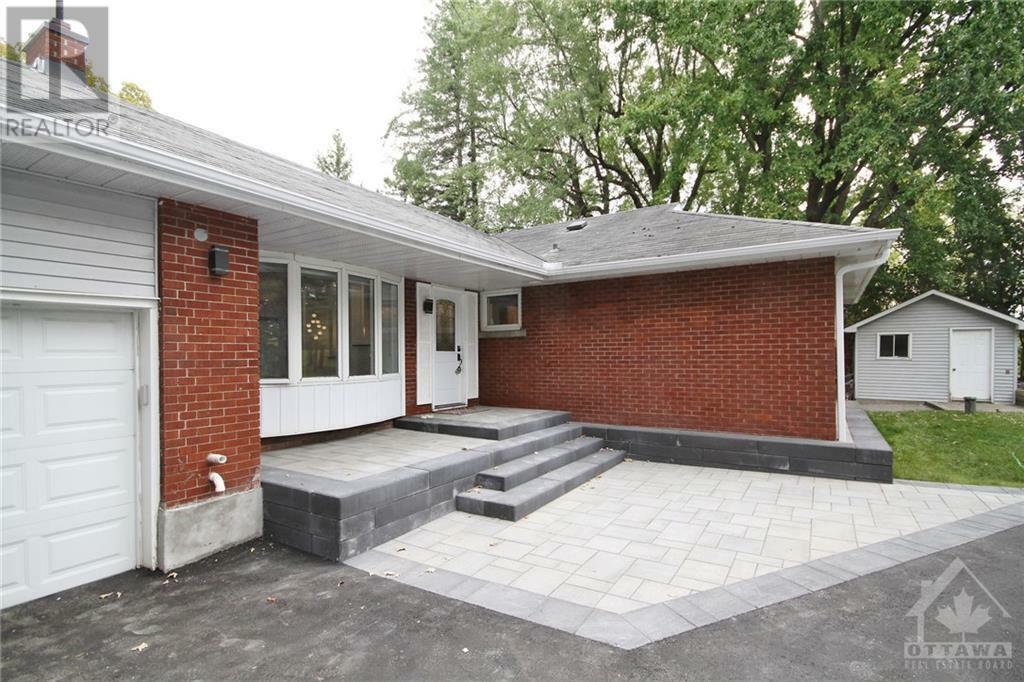 Property Photo:  3027 Prince Of Wales Drive  ON K2C 3H1 
