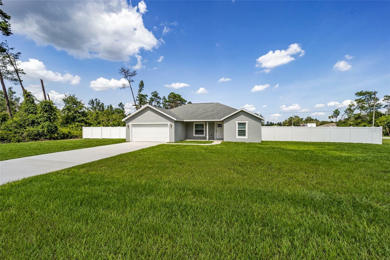 Property Photo:  513 Marion Oaks Drive  FL 34473 