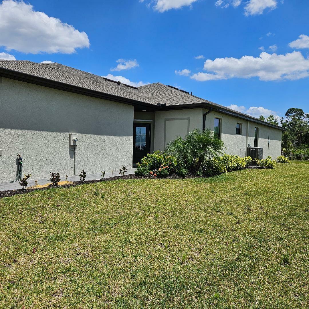 Property Photo:  2224 Bonito Way  FL 33953 