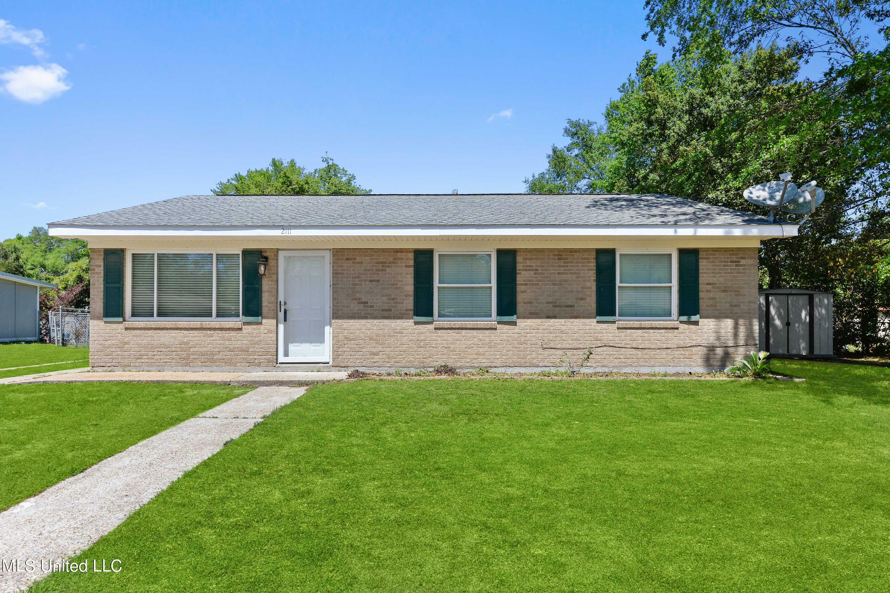 Property Photo:  2111 Boardman Boulevard  MS 39507 