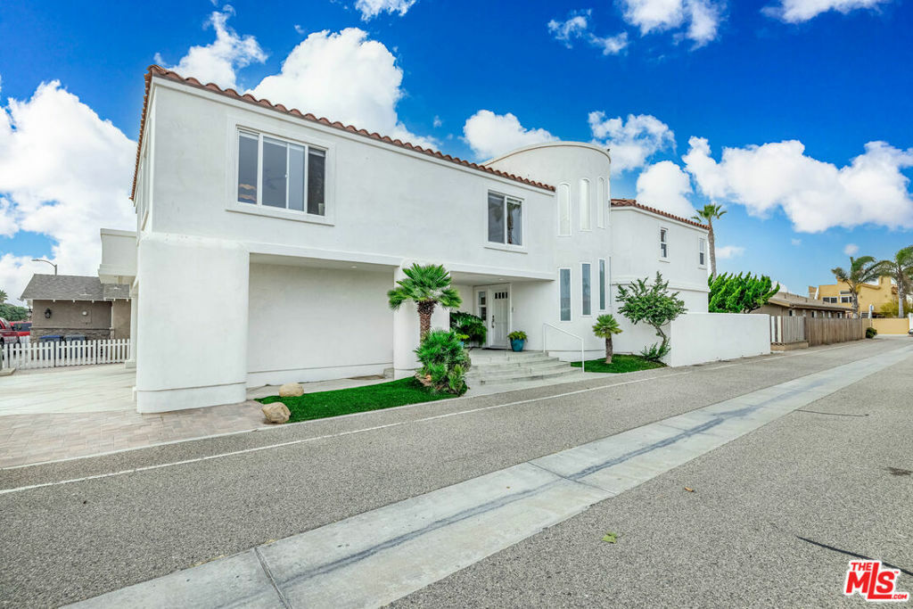 Property Photo:  5101 Breakwater Way  CA 93035 