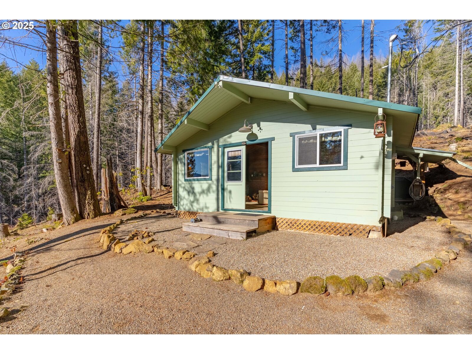 Property Photo: 100 E Osprey Ln OR 97342