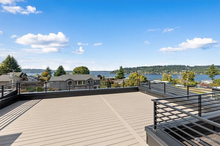 Property Photo: 905 N 32nd Street WA 98056