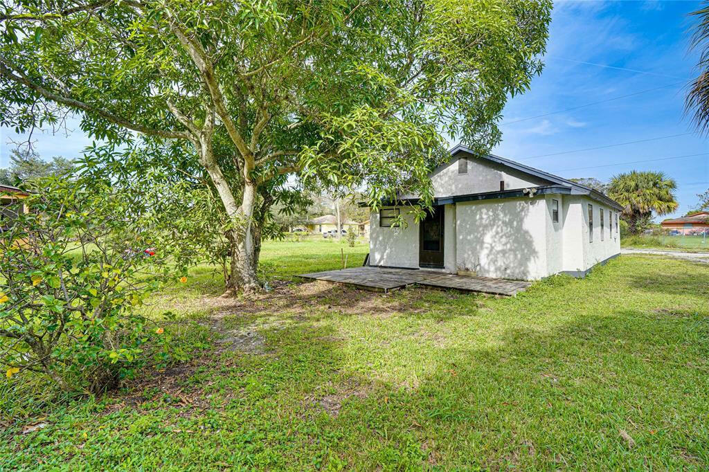 Property Photo:  1107 Avenue F Avenue  FL 34950 