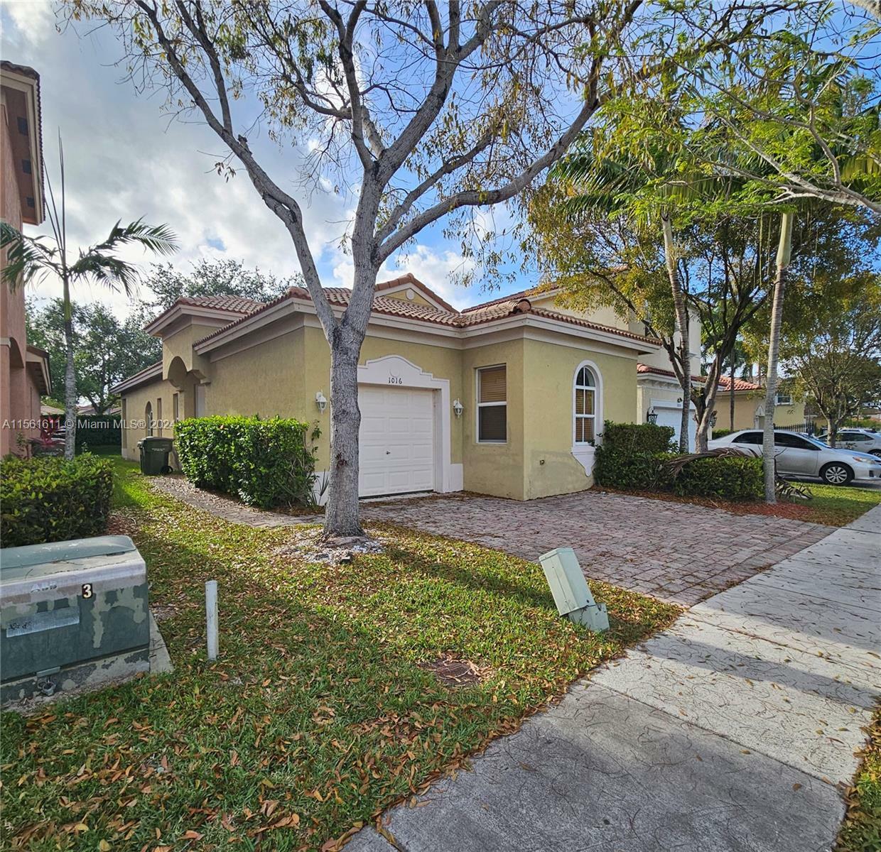 Property Photo:  1016 NE 39th Ave 1016  FL 33033 