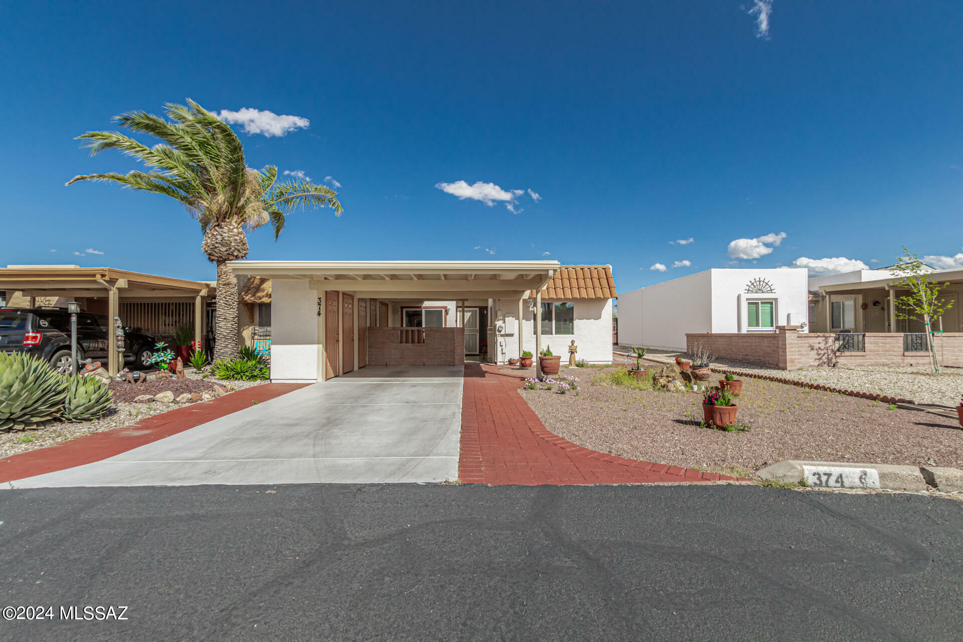 Property Photo: 374 N Calle Del Chancero AZ 85614