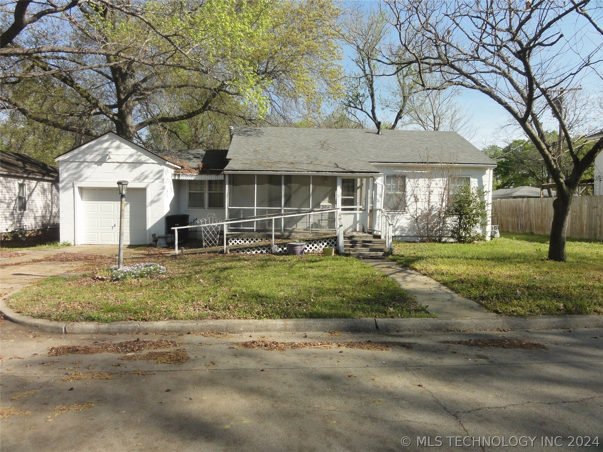 Property Photo:  706 Herrick Street  OK 74003 