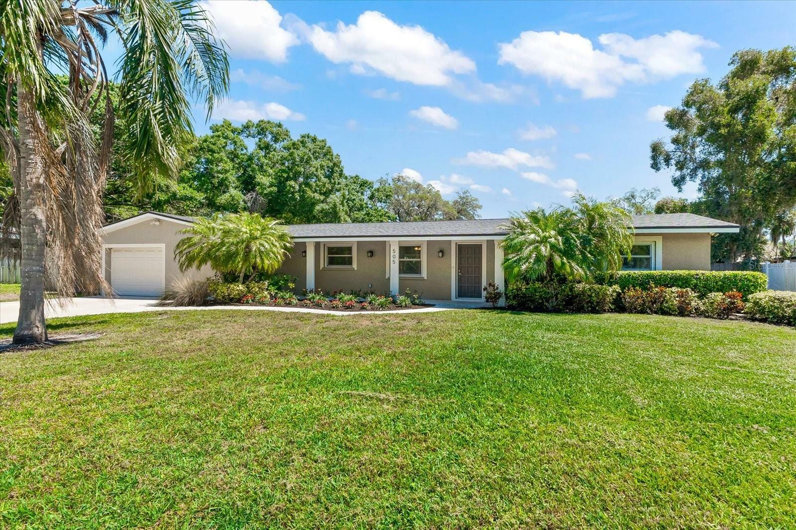 Property Photo:  505 E Lake Drive  FL 34232 