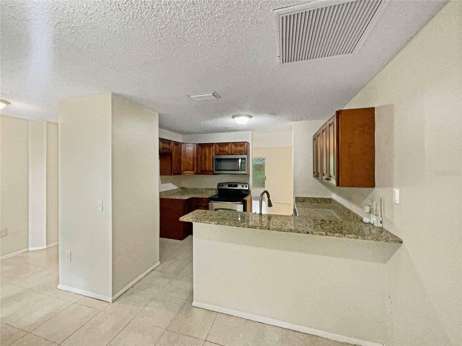 Property Photo:  2405 Woody Trace Lane  FL 33612 