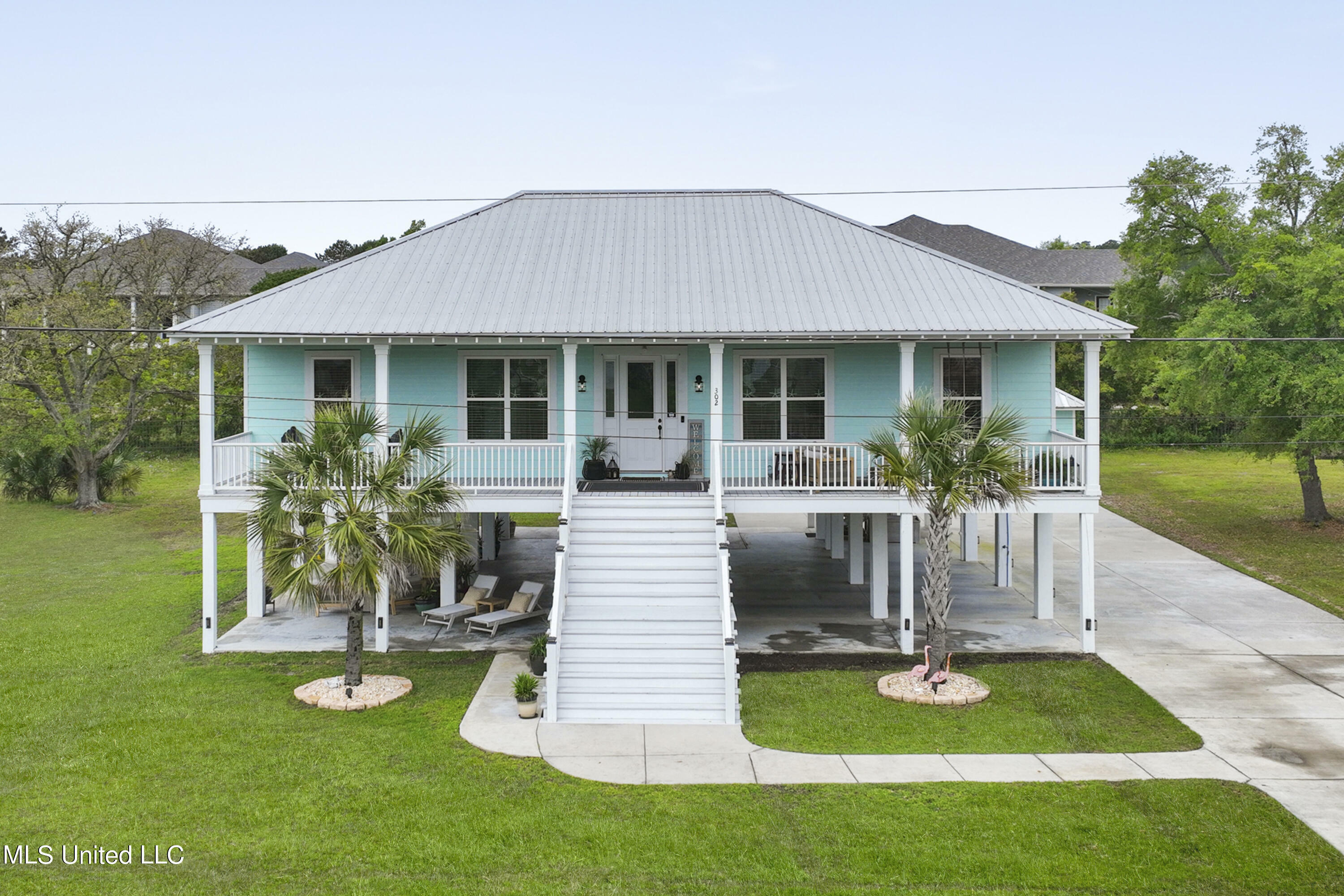 Property Photo:  302 S Seashore Avenue  MS 39560 