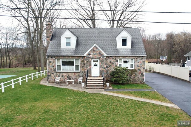 Property Photo:  76 Grove Street  NJ 07465 