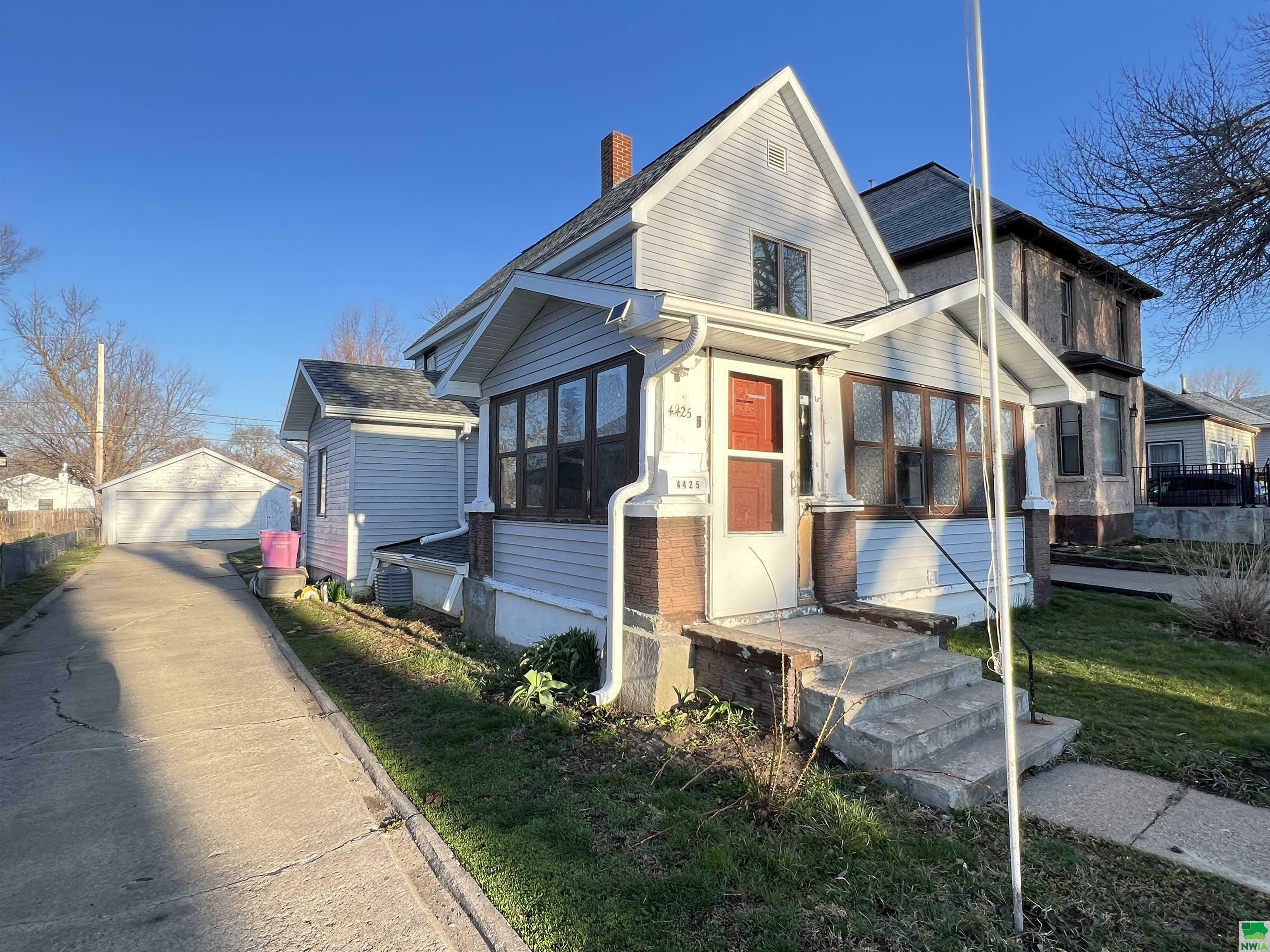 Property Photo:  4425 Garfield St  IA 51108 