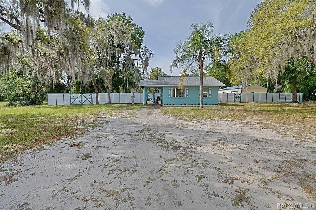 Property Photo:  2219 Forest Drive  FL 34453 