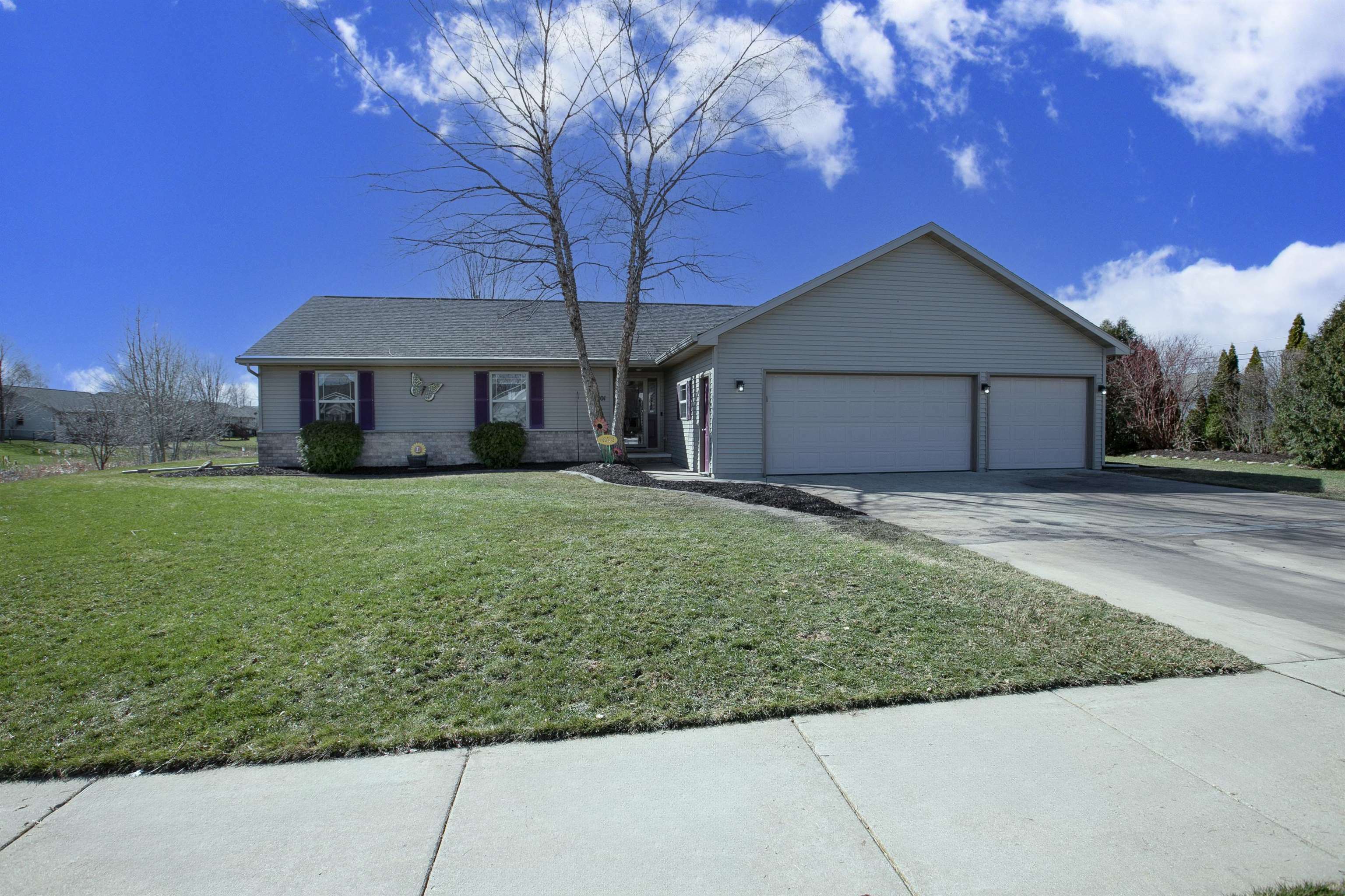 Property Photo:  2101 Olde Country Circle  WI 54130 
