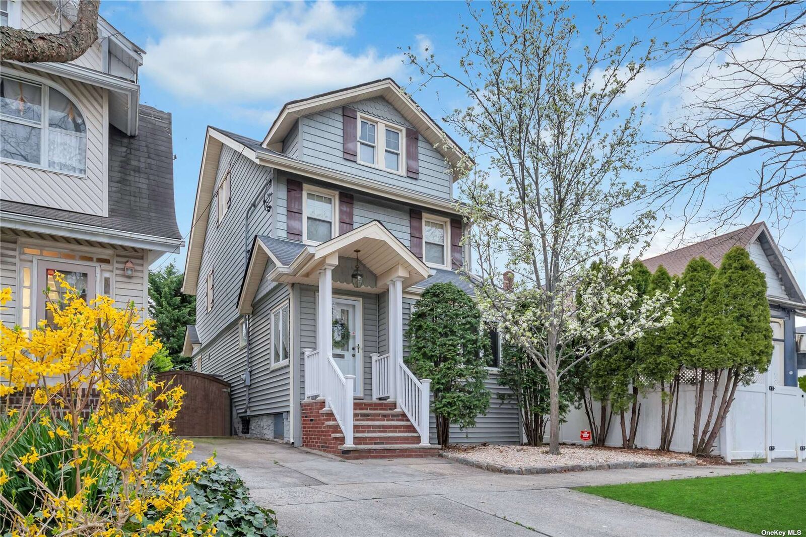 Photo de la propriété: 35-14 216th Street NY 11361