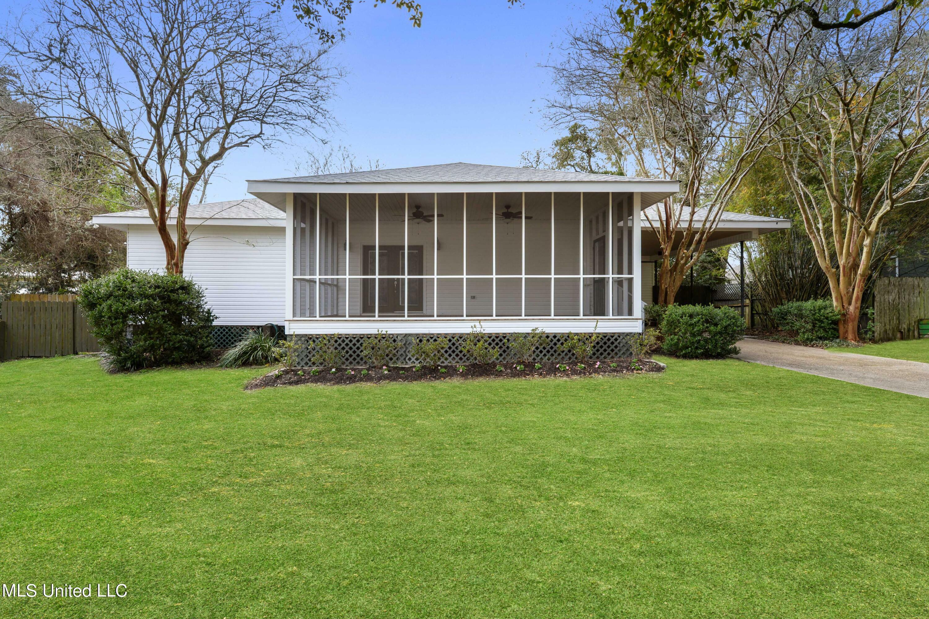 Property Photo:  526 Demontluzin Avenue  MS 39520 