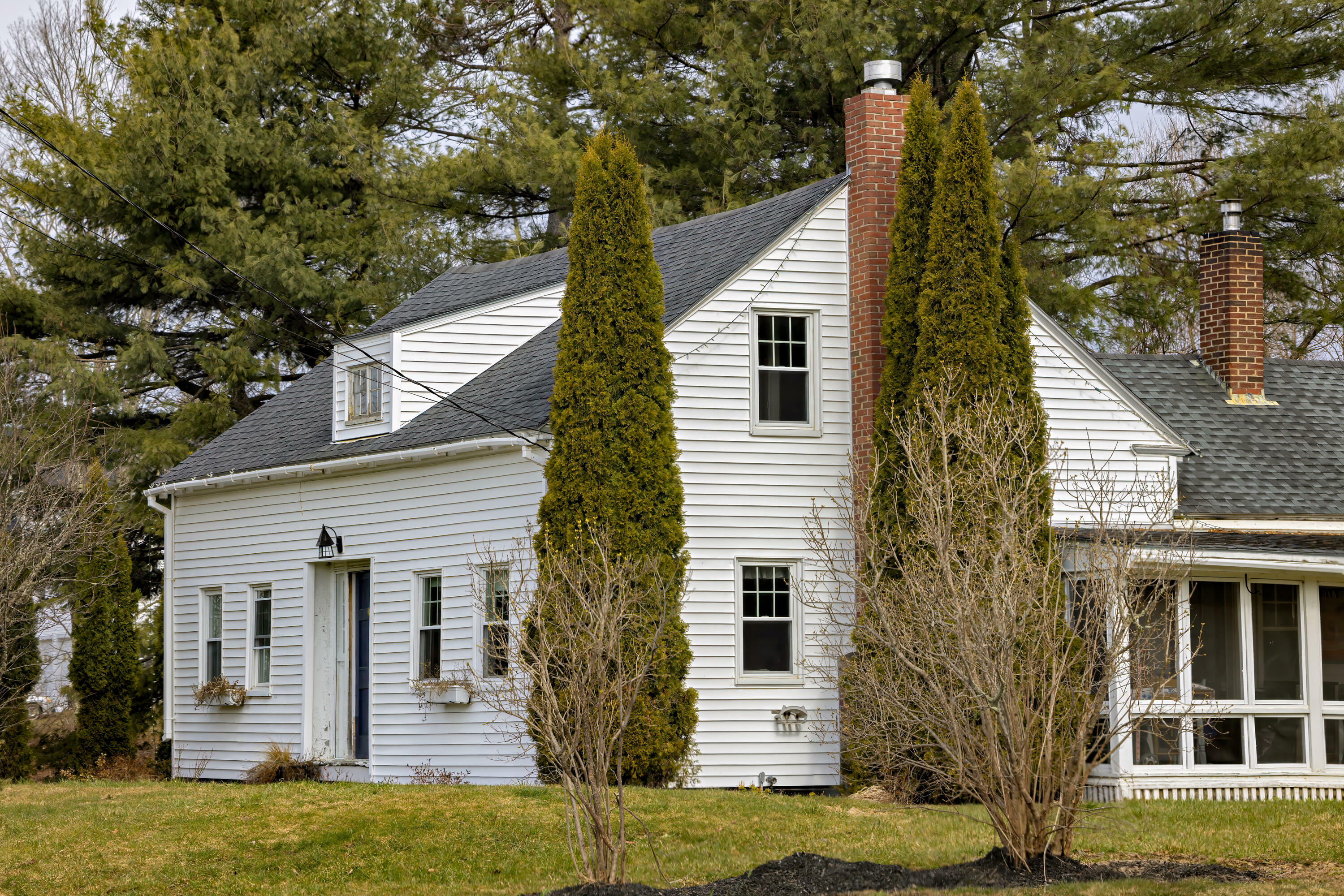 Property Photo:  17 Village Street  ME 04348 