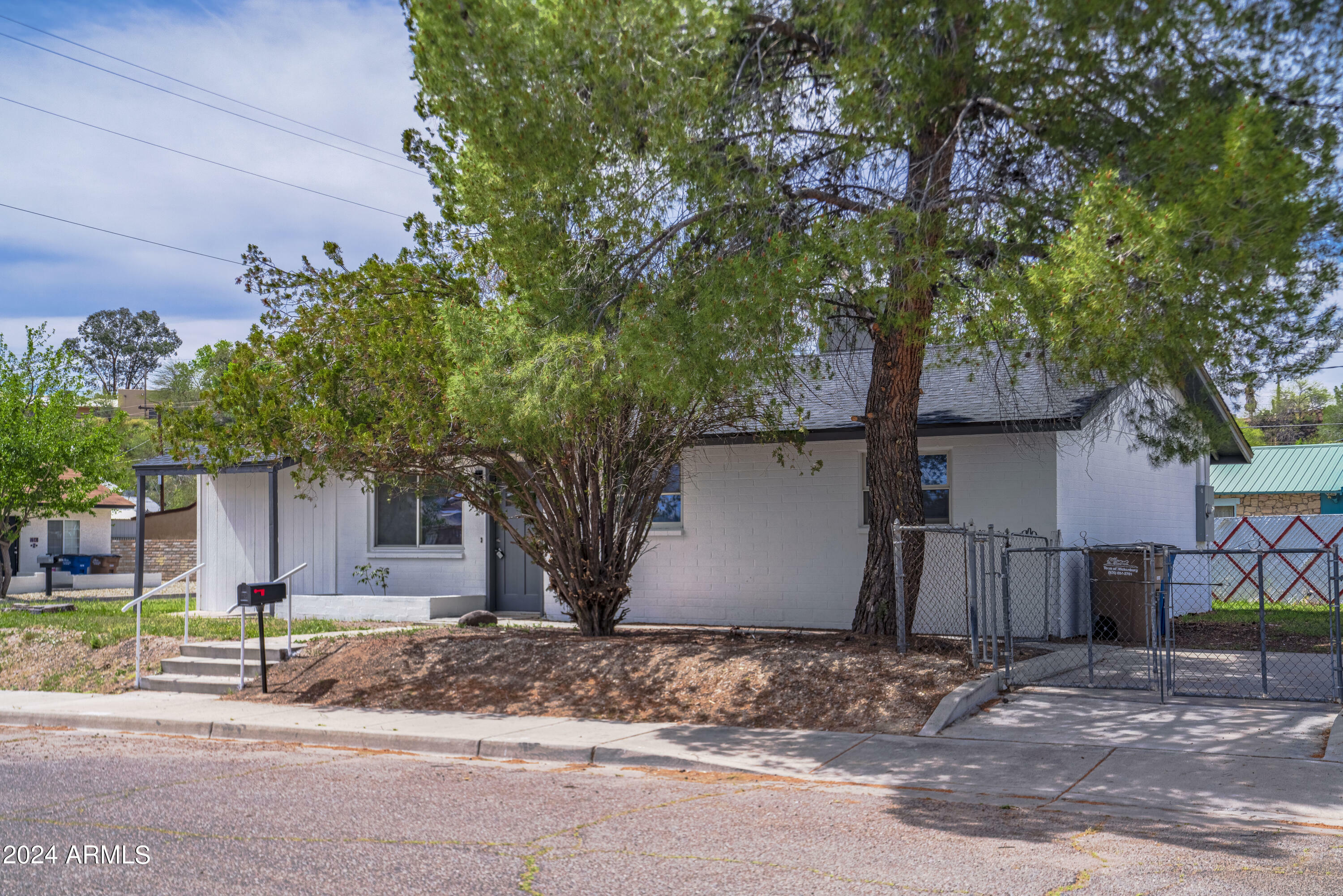 Property Photo:  426 N Jackson Street  AZ 85390 