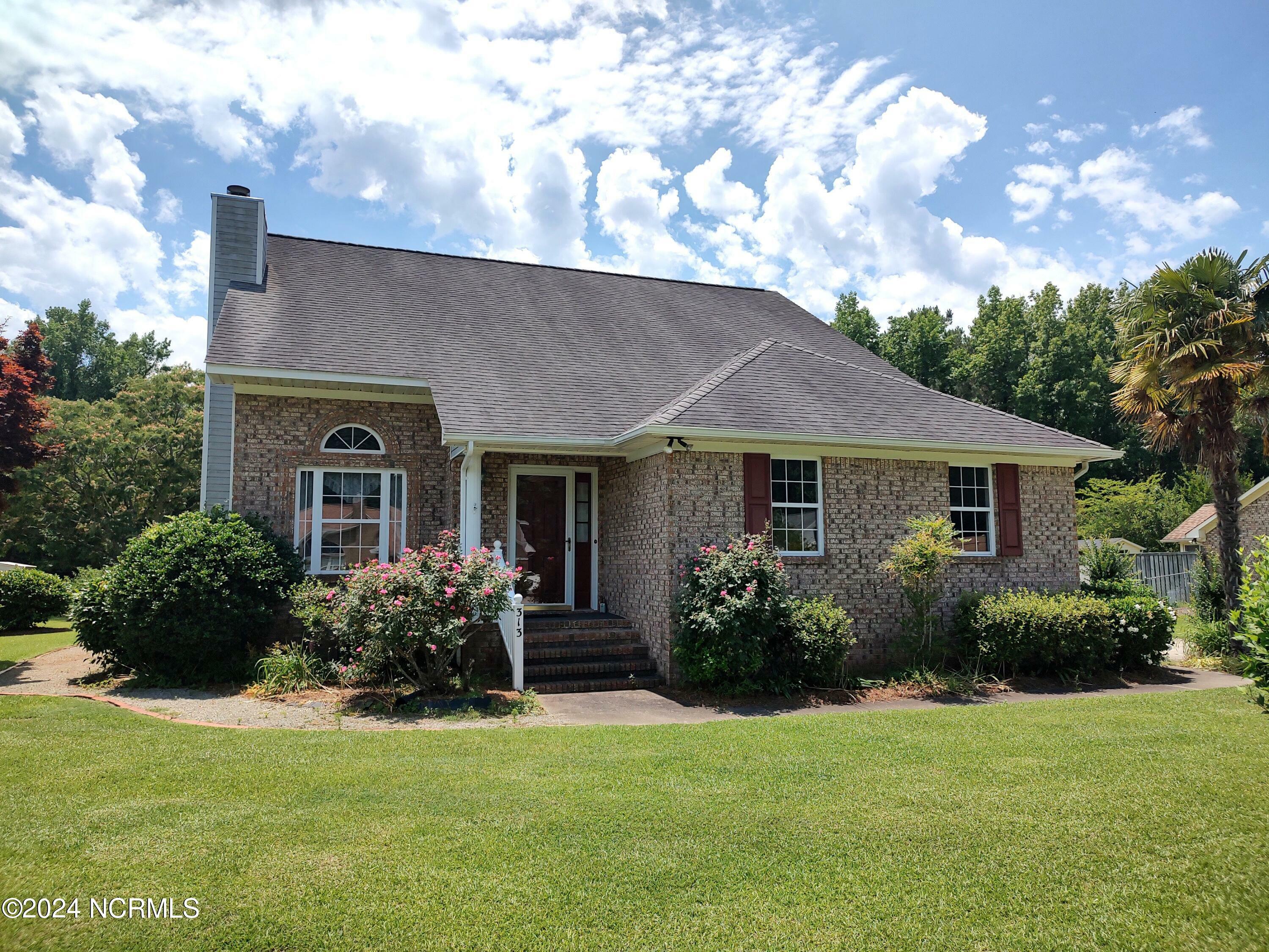 Property Photo: 313 Forest Oaks Drive NC 28562