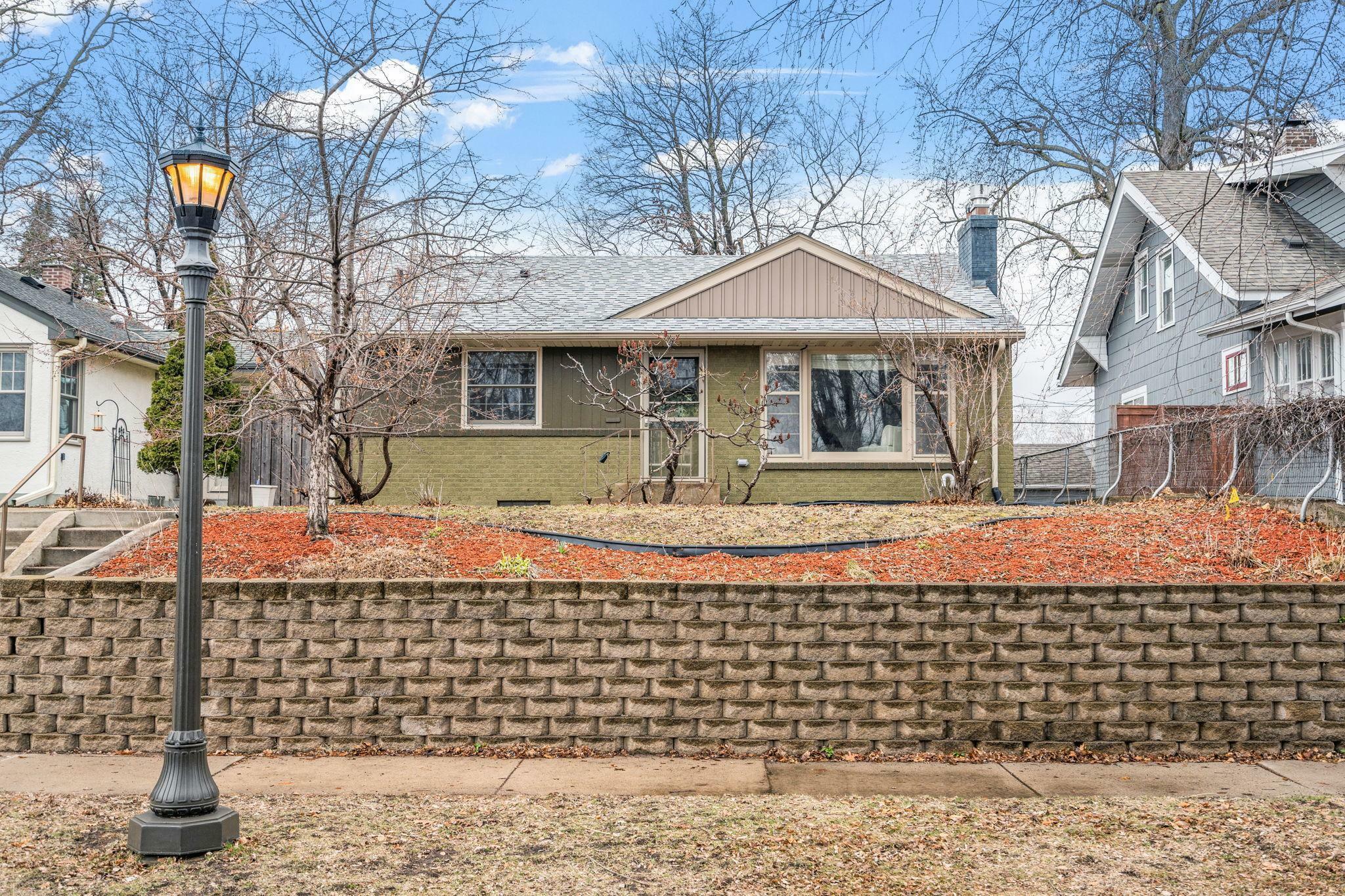 Property Photo:  1371 Wellesley Avenue  MN 55105 