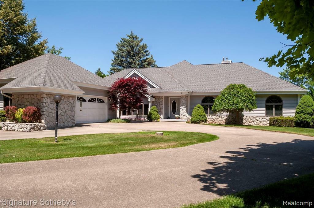 Property Photo:  2020 Lake Angelus  MI 48326 1040 