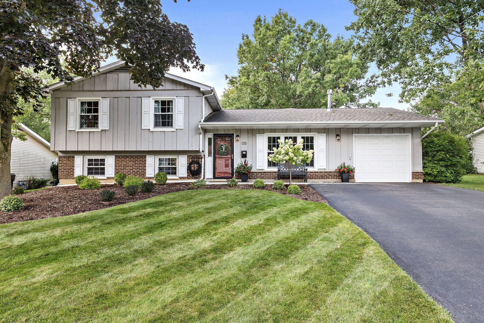 Property Photo: 135 Pebblecreek Drive IL 60047