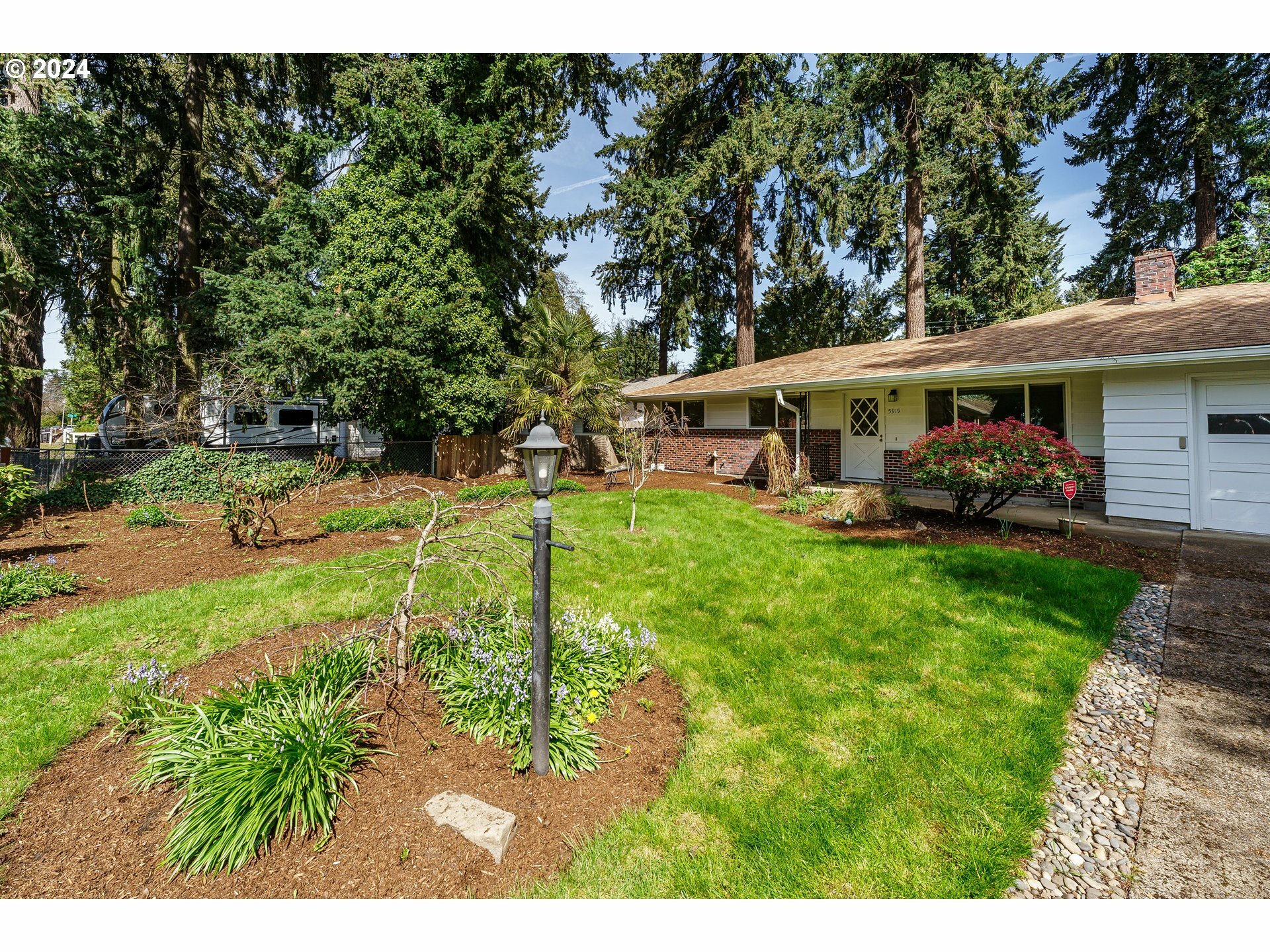 Property Photo:  5919 NW Lincoln Ave  WA 98663 