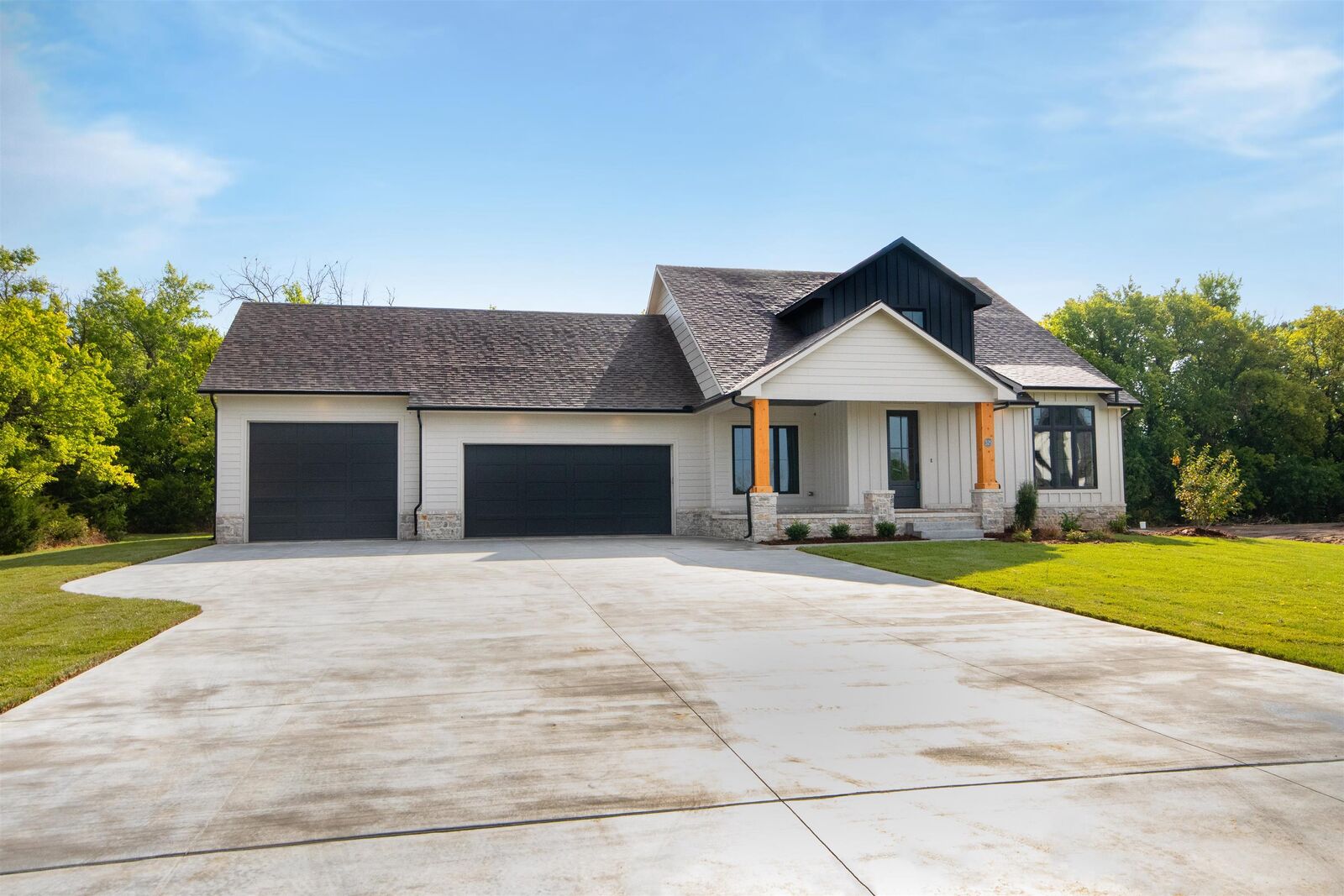 Property Photo: 329 N Sarah Ct KS 67037