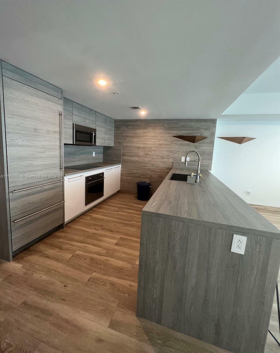 Property Photo:  400 Sunny Isles Blvd 1207  FL 33160 