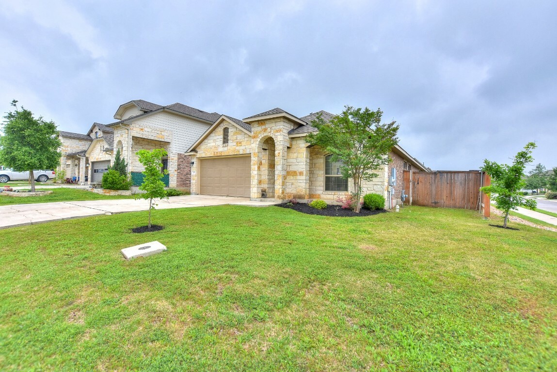 Property Photo:  100 Checkerspot Court  TX 78626 