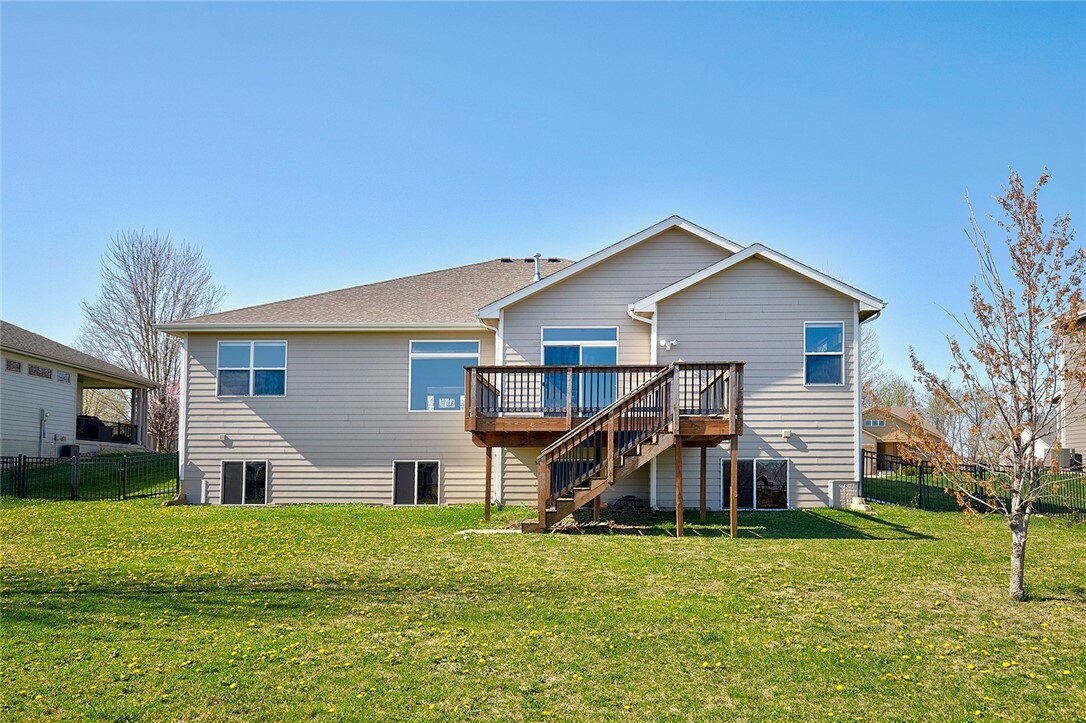 Property Photo:  207 Balfour Drive  IA 50211 