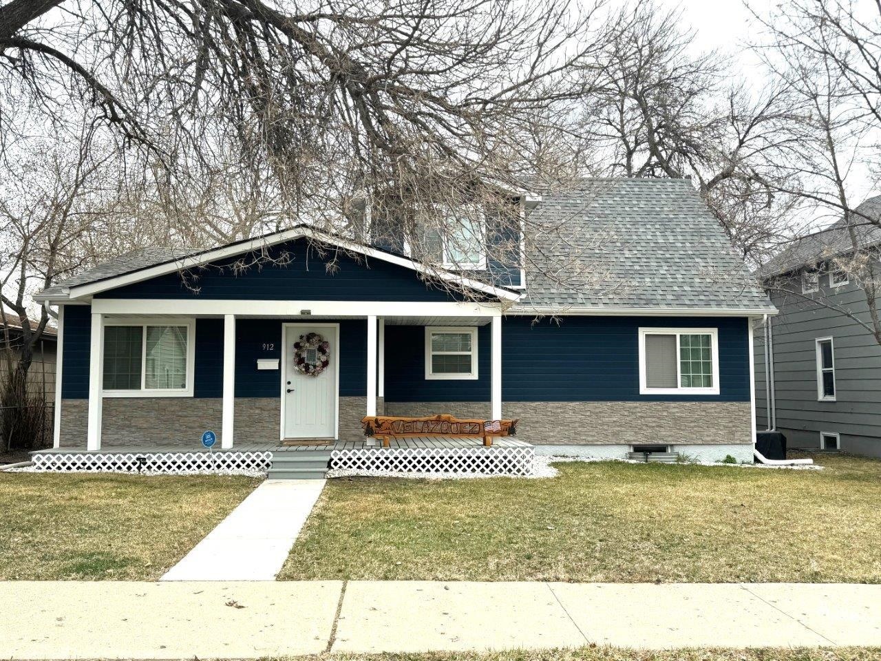 Property Photo: 912 17th St NW ND 58703