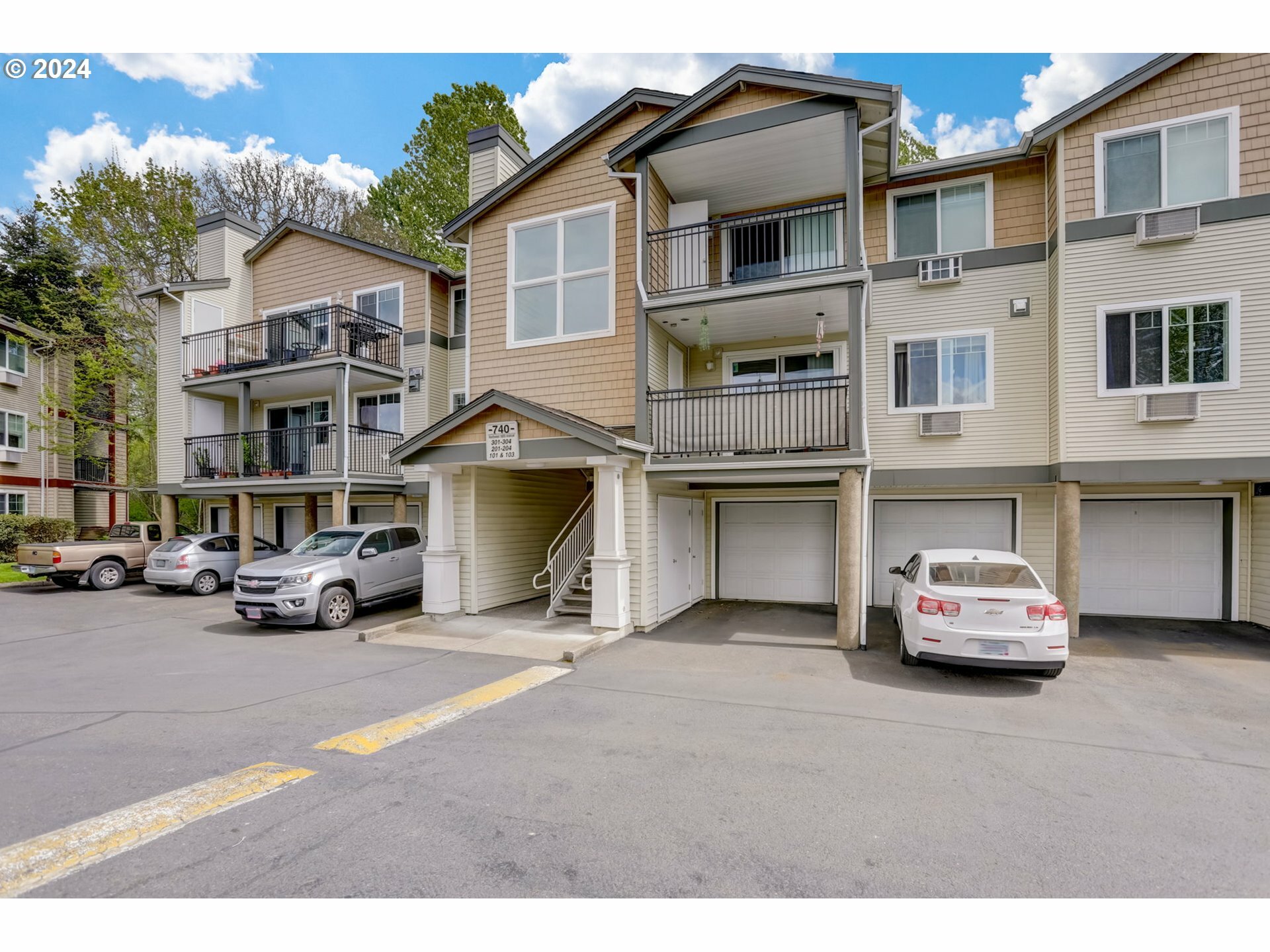 Property Photo: 740 NW 185th Ave OR 97006