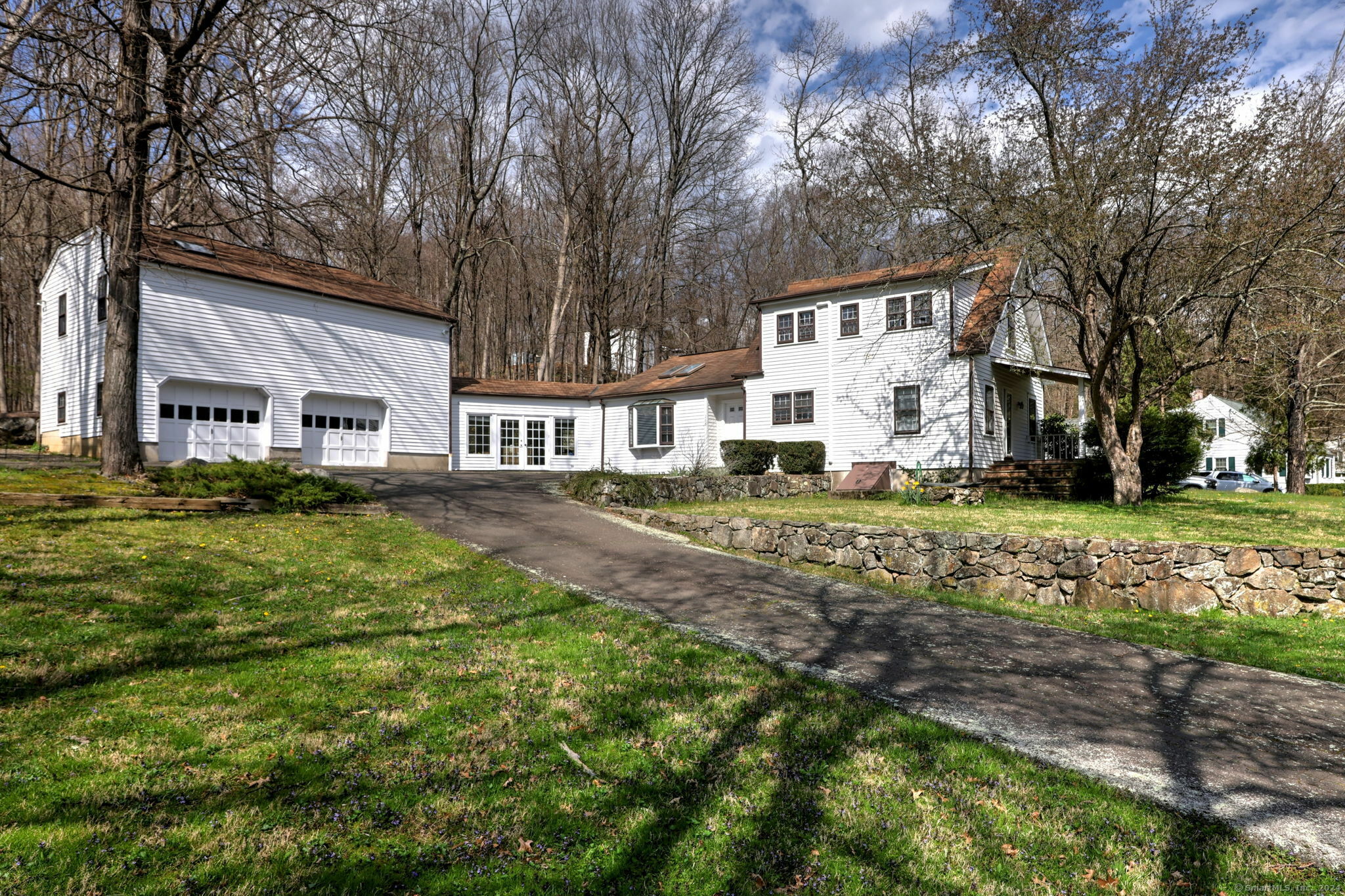 Property Photo:  266 New Canaan Road  CT 06897 
