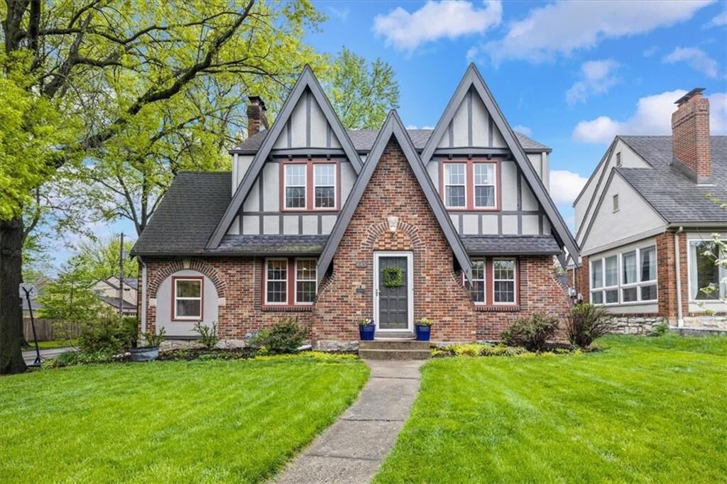House for sale in Kansas City: 445 E 73rd Street, Kansas City, MO 64131 - Vimarsana News