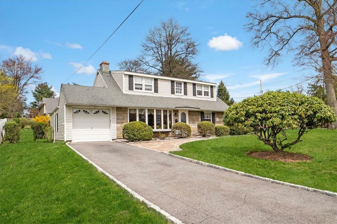 Property Photo:  95 Pineridge Road  NY 10603 