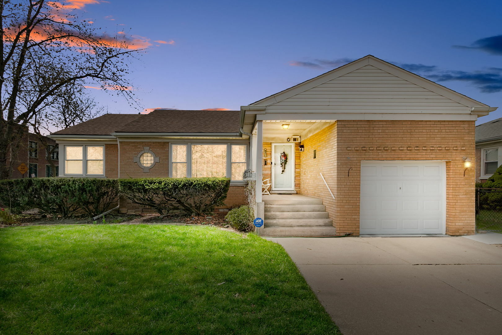 Property Photo:  5004 N Avers Avenue  IL 60625 