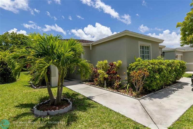 Property Photo:  1218 SW 46th Ave  FL 33442 