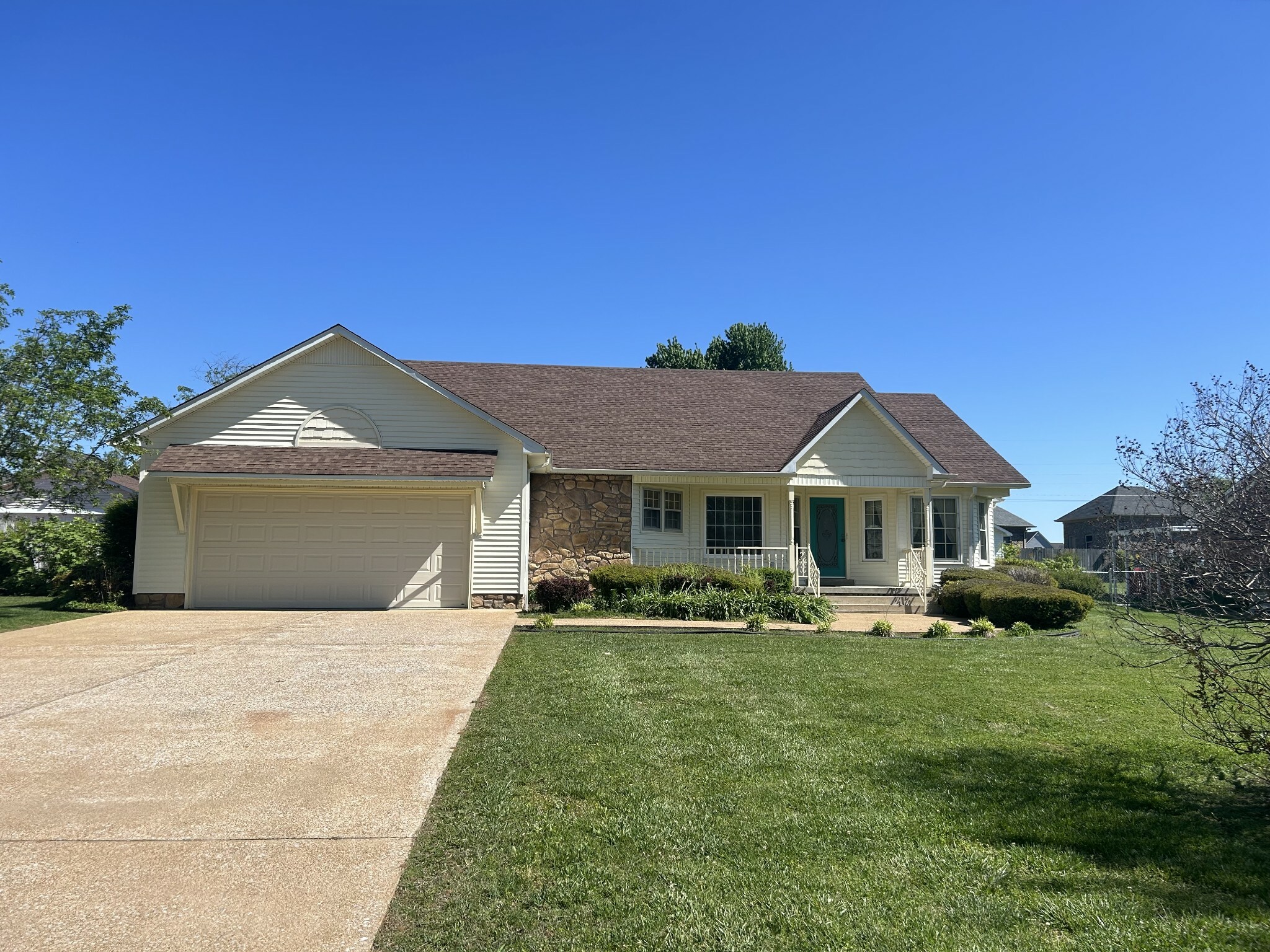 Property Photo:  702 Douglas Dr  TN 38464 