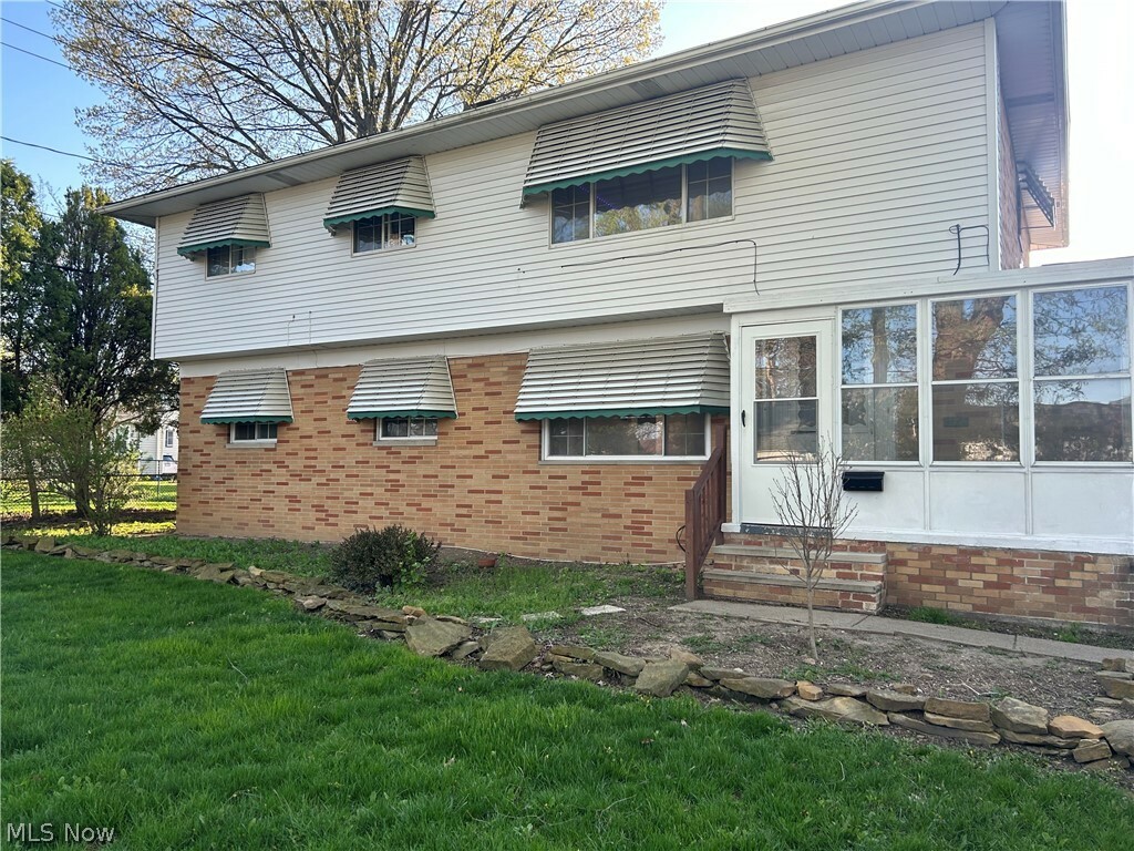 Property Photo:  8120 Whittington Drive  OH 44129 