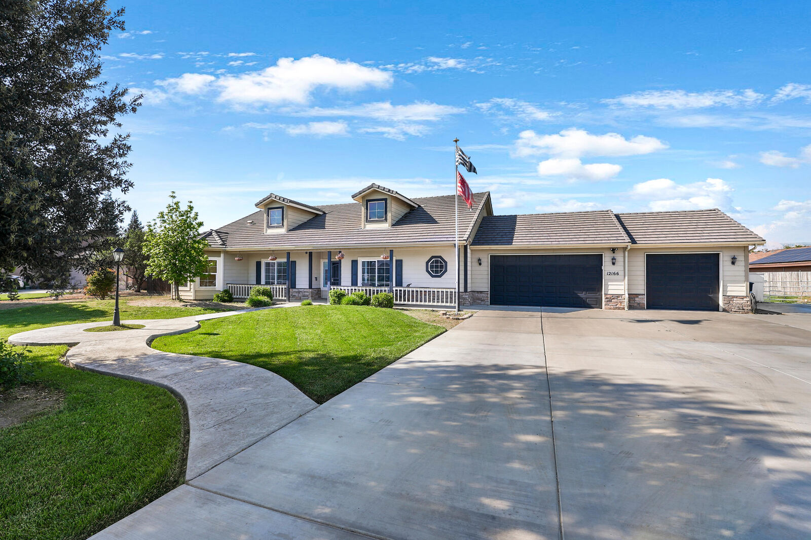 Property Photo: 12166 Bermuda Street CA 93291