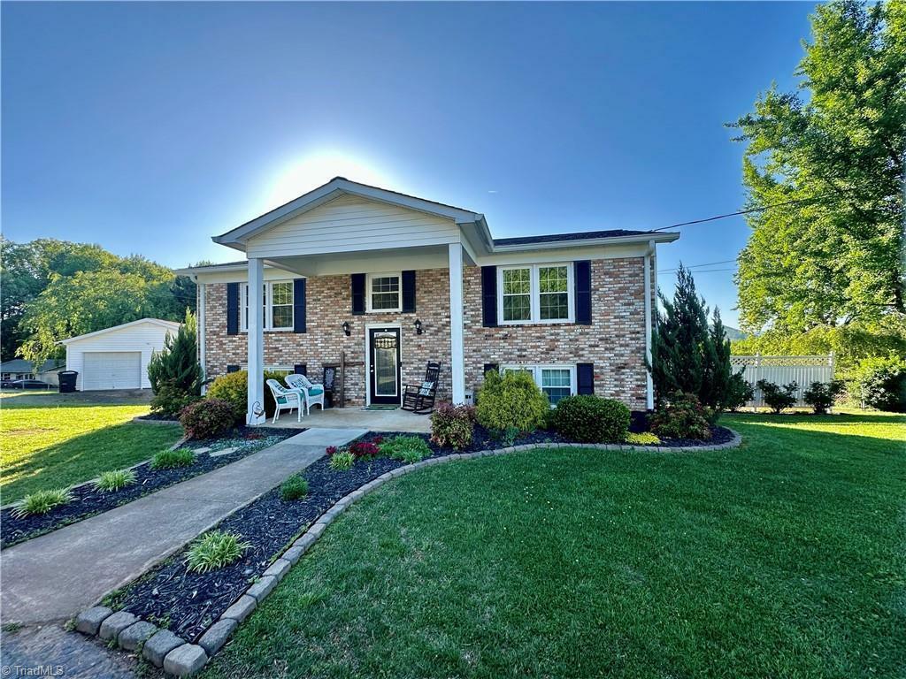 Property Photo: 286 Greenbriar Road NC 28651