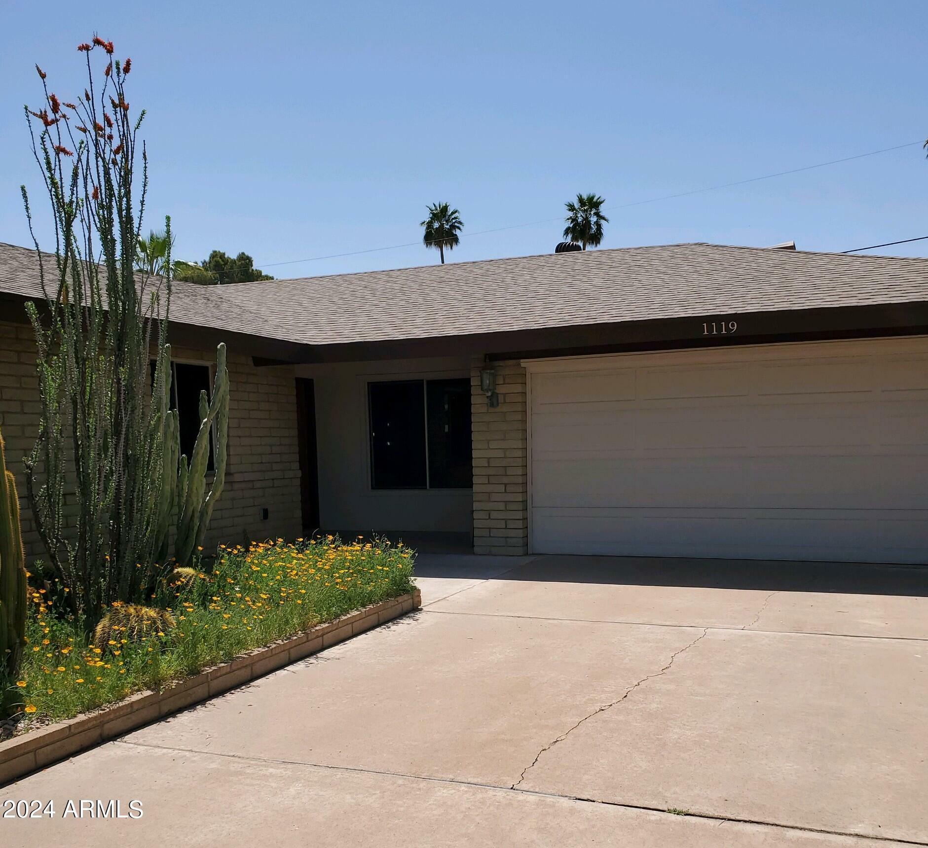 Property Photo:  1119 E Balboa Drive  AZ 85282 